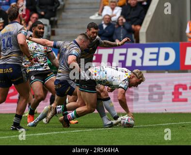 St James Park, Newcastle, Royaume-Uni. 4th juin 2023. Betfred Super League Magic Weekend Rugby League, Wakefield Trinity versus Leigh Leopards; Leigh Leopards Lachlan Lam marque un essai dans les 66th minutes pour faire le score 0-28 Credit: Action plus Sports/Alay Live News Banque D'Images