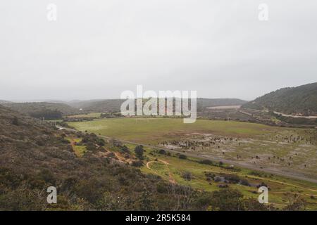 Paysage du Parque Natural do Sudoeste Alentejano e Costa Vicentina dans le sud-ouest du Portugal dans la région de l'Algarve pendant les jours de pluie. Marche al Banque D'Images