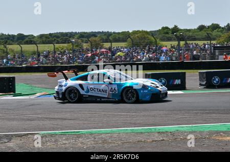 Andover, Royaume-Uni. 04th juin 2023. Thruxton circuit, Andover, Hampshire, Royaume-Uni sur 04 juin 2023. Robert de Haan a pris la première place dans la course 1 lors de la Porsche Carrera Cup au circuit de Thruxton, Andover, Hampshire, Royaume-Uni sur 04 juin 2023. Credit: Francis Knight/Alay Live News Banque D'Images