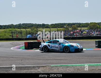Andover, Royaume-Uni. 04th juin 2023. Thruxton circuit, Andover, Hampshire, Royaume-Uni sur 04 juin 2023. Robert de Haan a pris la première place dans la course 1 lors de la Porsche Carrera Cup au circuit de Thruxton, Andover, Hampshire, Royaume-Uni sur 04 juin 2023. Credit: Francis Knight/Alay Live News Banque D'Images