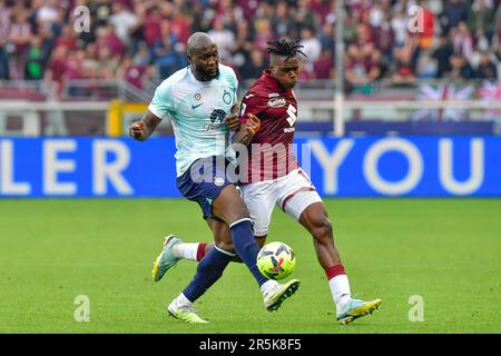 Turin, Italie. 03rd juin 2023. Romelu Lukaku (90) d'Inter et Wilfried Singo (17) de Turin vu pendant la série Un match entre Turin et Inter au Stadio Olimpico à Turin. (Crédit photo : Gonzales photo/Alamy Live News Banque D'Images