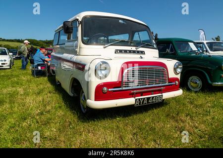1964 Bedford CA Utilabrake. Rendez-vous en voiture classique à Hanley Farm, Chepstow. Banque D'Images