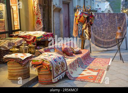 Tapis géorgiens traditionnels avec décoration orientale typique. Banque D'Images