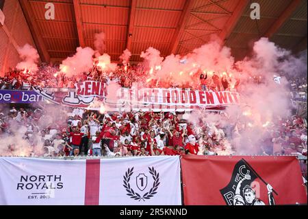 Genk, Belgique. 04th juin 2023. Les supporters d'Anvers photographiés lors d'un match de football entre le KRC Genk et le Royal Antwerp FC, dimanche 04 juin 2023 à Genk, le 6 jour des matchs des Champions de la première division du championnat belge de la « Jupiler Pro League » 2022-2023. BELGA PHOTO GOYVAERTS crédit: Belga News Agency/Alay Live News Banque D'Images