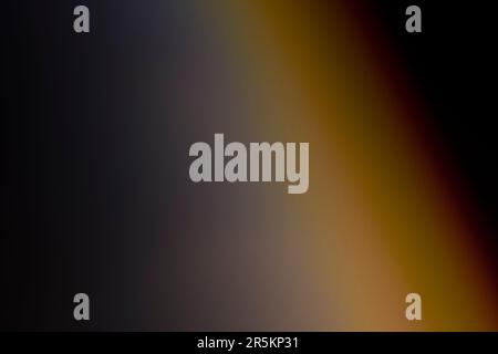 Fuite de lumière analogique produite avec des cristaux de verre et des lumières LED, le fond est noir pur. Idéal pour les revêtements. Banque D'Images