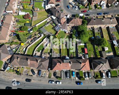 Vue aérienne du domaine immobilier à Hereford, Royaume-Uni, montrant les logements et les jardins de banlieue, prise en juin 2023 Banque D'Images