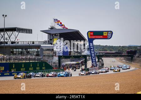 Le Mans, France. 04th juin 2023. Début de la course, départ pendant la chaleur 2 de la série européenne Ligier 2023 sur le circuit des 24 heures du Mans sur 4 juin 2023 au Mans, France - photo Paulo Maria/DPPI crédit: DPPI Media/Alamy Live News Banque D'Images