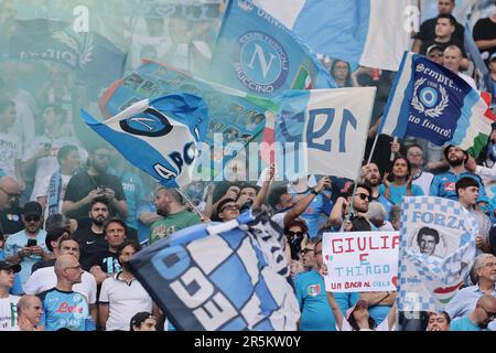 Naples, Italie. 04th juin 2023. Les supporters de Naples applaudissent lors de la série Un match de football entre la SSC Napoli et la US Sampdoria au stade Diego Armando Maradona à Naples (Italie), 4 juin 2023. Credit: Insidefoto di andrea staccioli/Alamy Live News Banque D'Images