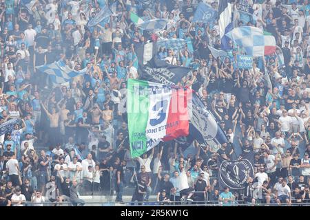 Naples, Italie. 04th juin 2023. Les supporters de Naples applaudissent lors de la série Un match de football entre la SSC Napoli et la US Sampdoria au stade Diego Armando Maradona à Naples (Italie), 4 juin 2023. Credit: Insidefoto di andrea staccioli/Alamy Live News Banque D'Images