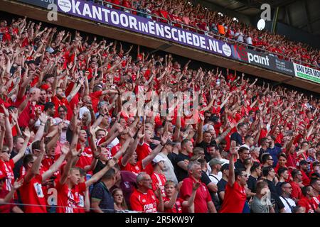 Enschede, pays-Bas. 04th juin 2023. ENSCHEDE, PAYS-BAS - JUIN 4: les fans du fc twente pendant la Ligue de Conférence Eredivisie jouent demi-finale deuxième match de jambe entre le FC Twente et sc Heerenveen au de Grolsch Veste sur 4 juin 2023 à Enschede, pays-Bas (photo par Ben gal/Orange Pictures) crédit: Orange pics BV/Alay Live News Banque D'Images