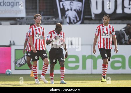 ROTTERDAM - (lr) Bart Vriends de Sparta Rotterdam, Joshua Kitolano de Sparta Rotterdam, Adil Auassar de Sparta Rotterdam lors de la demi-finale des matchs de football européen entre Sparta Rotterdam et le FC Utrecht à Sparta Stadion Het Kasteel sur 4 juin 2023 à Rotterdam, pays-Bas. ANP BART STOUTJESDYK Banque D'Images