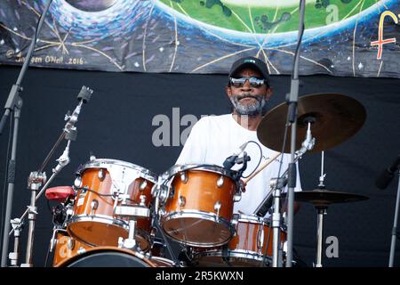 Cairns, Australie. 04th juin 2023. Le groupe de reggae Koahlition se produit à l'Eco Fiesta de Cairns, dans le parc Munro Martin. Organisé par le Conseil régional de Cairns, l'Eco Fiesta est un festival de l'environnement et de la durabilité qui a pour but de célébrer et de soutenir les forêts tropicales humides et la grande barrière de corail du Queensland, dans le nord. Des spectateurs et des groupes environnementaux se sont réunis dans le parc Munro Martin de Cairns pour des aliments locaux, des technologies vertes, des produits recyclés, de la musique live, des conférences et des ateliers. (Photo de Joshua Prieto/SOPA Images/Sipa USA) crédit: SIPA USA/Alay Live News Banque D'Images