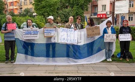 Les Russes de l'opposition lors d'une réunion en faveur d'Alexei Navalny et des réfugiés russes à Sofia, en Bulgarie Banque D'Images