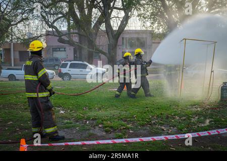 Firmat, Santa Fe, Argentine. 3rd juin 2023. Les pompiers célèbrent la Journée des pompiers volontaires. La journée rend hommage aux brigades de pompiers fondées à la Boca, Buenos Aires. (Credit image: © Patricio Murphy/SOPA Images via ZUMA Press Wire) USAGE ÉDITORIAL SEULEMENT! Non destiné À un usage commercial ! Banque D'Images