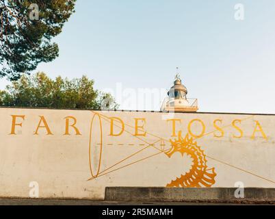 Tossa de Mar, Gérone, Costa Barava, Espagne- 13 août 2019: Navigation vieux phare Banque D'Images