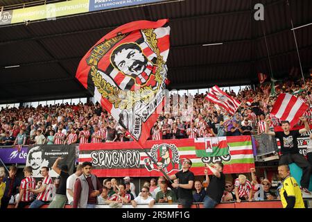 ROTTERDAM - Sparta fans lors de la demi-finale des matchs de football européen entre Sparta Rotterdam et le FC Utrecht à Sparta Stadion Het Kasteel sur 4 juin 2023 à Rotterdam, pays-Bas. ANP BART STOUTJESDYK Banque D'Images