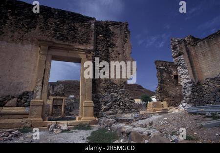 Les ruines de la cathédrale se dans le village Cidade Velha sur l'île de Santiago sur les îles du Cap-Vert en Afrique. Cap-Vert, Santiago, mai 2 Banque D'Images