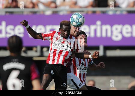 ROTTERDAM - (lr) Joshua Kitolano de Sparta Rotterdam, Sander van der Streek du FC Utrecht, Bart Vriends de Sparta Rotterdam lors de la demi-finale des matchs de football européen entre Sparta Rotterdam et le FC Utrecht au Sparta Stadion Het Kasteel sur 4 juin 2023 à Rotterdam, pays-Bas. ANP BART STOUTJESDYK Banque D'Images