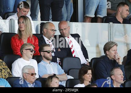 ROTTERDAM - (lr) Sparta Rotterdam Directeur technique Gerard Nijkamp, Sparta Rotterdam Directeur général Manfred Laros, Eredivisie réalisateur Jan de Jong pendant les demi-finales des matchs de football européen entre Sparta Rotterdam et le FC Utrecht à Sparta Stadion Het Kasteel sur 4 juin 2023 à Rotterdam, pays-Bas. ANP BART STOUTJESDYK Banque D'Images