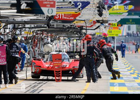 311 DERANI Luis Felipe (BRA), SIMS Alexander (gbr), AITKEN Jack (gbr), action Express Racing, Cadillac V-Series.R, Action pendant la journée d'essai des 24 heures du Mans 2023 sur le circuit des 24 heures du Mans sur 4 juin 2023 au Mans, France - photo Frédéric le Floc'h / DPPI Banque D'Images