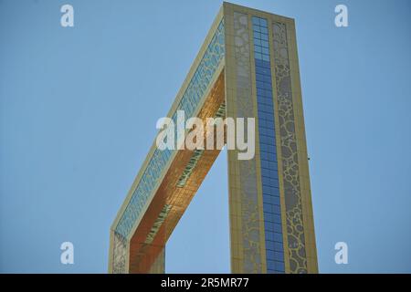 Dubai Frame, vue de bas en haut, meilleure nouvelle attraction, monument architectural dans le parc Zabeel. Dubaï, Émirats arabes Unis - avril 2023 Banque D'Images