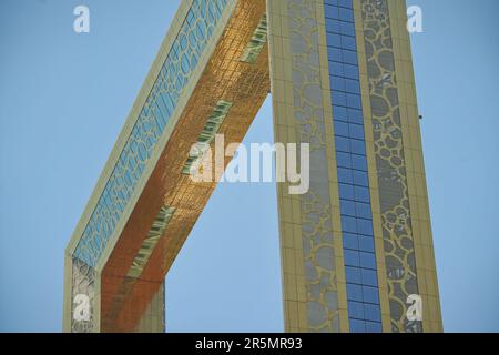 Dubai Frame, vue de bas en haut, meilleure nouvelle attraction, monument architectural dans le parc Zabeel. Dubaï, Émirats arabes Unis - avril 2023 Banque D'Images