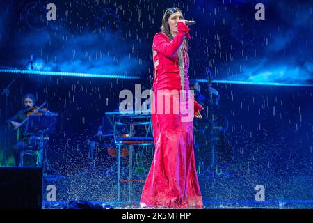 Vérone, Italie. 04th juin 2023. L'auteur-compositeur italien Elisa Toffoli, comme le sait Elisa Stage name pendant ses spectacles en direct à l'Arena di Verona pour sa nuit intime - deux nuits seulement, sur 4 juin 2023 à Vérone, Italie. Crédit : Live Media Publishing Group/Alay Live News Banque D'Images