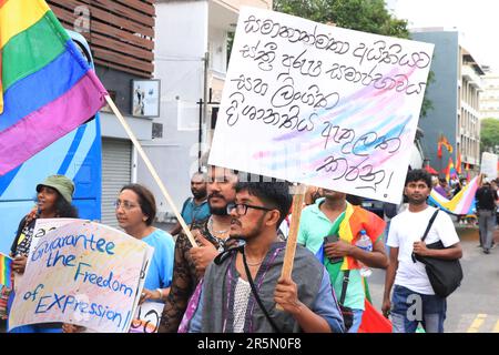 Colombo, province de l'Ouest, Sri Lanka. 4th juin 2023. Les militants des droits des homosexuels du Sri Lanka participent à un défilé de rue à Colombo. (Credit image: © Saman Abesiriwardana/Pacific Press via ZUMA Press Wire) USAGE ÉDITORIAL SEULEMENT! Non destiné À un usage commercial ! Crédit : ZUMA Press, Inc./Alay Live News Banque D'Images
