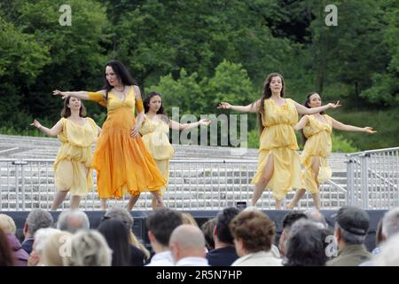 Possagno, Italie. 04th juin 2023. Jeanne Bresciani et les danseurs de l'Institut international Isadora Duncan de New York exécutent une danse dans le style de Duncan intitulée ''d'Antonio Canova à Isadora Duncan: Une splendeur éternelle' au Tempio Canoviano à Possagno, en Italie, sur 4 juin 2023.(photo de Mimmo Lamacchia/NurPhoto) crédit : Nouvelles en direct NurPhoto SRL/Alamy Banque D'Images