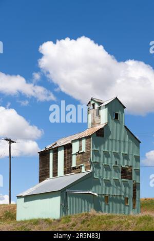 St John, WA, États-Unis - 23 mai 2023 ; ancien élévateur de grain dans le comté de St John Whitman, Washington Banque D'Images