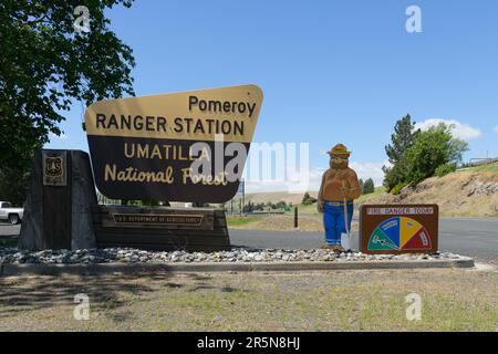 Pomeroy, WA, Etats-Unis - 22 mai 2023; panneau de station de Rangers de Pomeroy et danger d'incendie aujourd'hui dans la forêt nationale d'Umatilla Banque D'Images