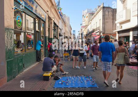 Plaza Dorrego, marché aux puces du dimanche, San Telmo, Buenos Aires, Argentine Banque D'Images