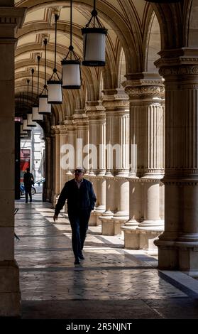 Arcades à l'Opéra national de Vienne, Kärntner Straße, Vienne, Autriche, Europe Banque D'Images