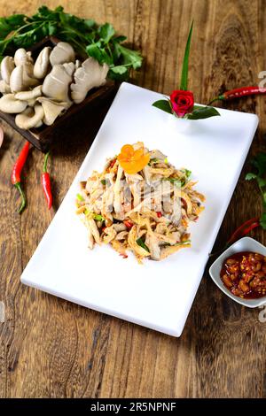 Champignons Oyster sautés，Pleurotus ostratus frais, ou champignons d'huîtres, hiratake ou champignons d'huîtres perlières gros plan Banque D'Images