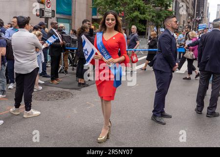 NEW YORK, NEW YORK - 04 JUIN : Jenifer Rajkumar, membre de l'Assemblée de l'État de New York, assiste à la Parade des célébrations d'Israël à 4 juin 2023, dans la ville de New York. Crédit : SOPA Images Limited/Alamy Live News Banque D'Images