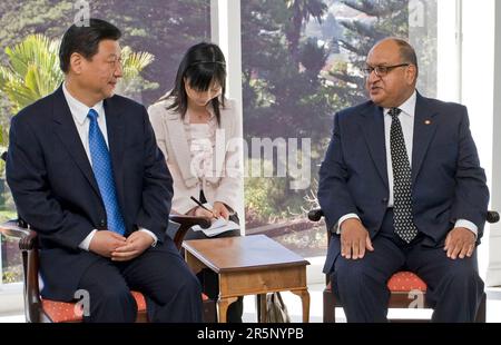 Son Excellence M. Xi Jinping Vice-Président de la République populaire de Chine, à gauche, rencontre le Gouverneur général Sir Anand Satyanand Banque D'Images