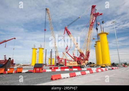 Le projet Walney Offshore Windfarm est situé 15km au large de Barrow, dans la région de Cumbria. Le projet consiste en Walney 1 et Walney 2, chacun doté de 51 turbines. Lorsque vous avez terminé, il le fera Banque D'Images