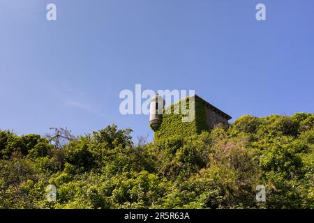 Vue sur le château de Durlston, Swanage, Dorset, Angleterre Banque D'Images