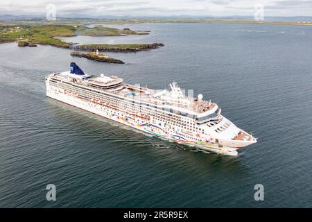 KILLYBEGS, IRLANDE - 16 2023 MAI : départ de l'étoile norvégienne après une visite à Killybegs. Banque D'Images