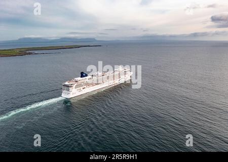 KILLYBEGS, IRLANDE - 16 2023 MAI : départ de l'étoile norvégienne après une visite à Killybegs. Banque D'Images