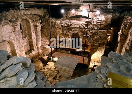 Rencontre avec des journalistes à l'occasion du lancement de la saison de pèlerinage 2023 dans l'arbatiale bénédictine de Saint Adalbert et de St Margaret à Brevnov, Prague, République tchèque, 5 juin 2023. Photo de la crypte pré-romane d'environ 1045. (CTK photo/Katerina Sulova) Banque D'Images