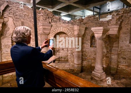 Rencontre avec des journalistes à l'occasion du lancement de la saison de pèlerinage 2023 dans l'arbatiale bénédictine de Saint Adalbert et de St Margaret à Brevnov, Prague, République tchèque, 5 juin 2023. Photo de la crypte pré-romane d'environ 1045. (CTK photo/Katerina Sulova) Banque D'Images