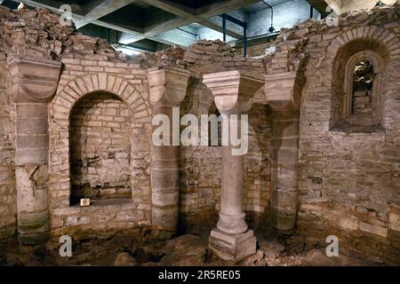 Rencontre avec des journalistes à l'occasion du lancement de la saison de pèlerinage 2023 dans l'arbatiale bénédictine de Saint Adalbert et de St Margaret à Brevnov, Prague, République tchèque, 5 juin 2023. Photo de la crypte pré-romane d'environ 1045. (CTK photo/Katerina Sulova) Banque D'Images