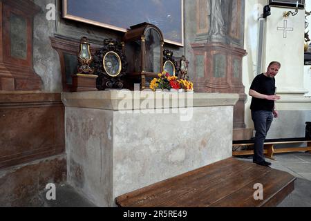 Rencontre avec des journalistes à l'occasion du lancement de la saison de pèlerinage 2023 dans l'arbatiale bénédictine de Saint Adalbert et de St Margaret à Brevnov, Prague, République tchèque, 5 juin 2023. (CTK photo/Katerina Sulova) Banque D'Images