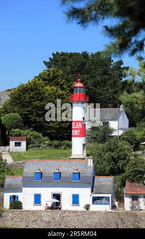 France, Finistère, Clohars Carnoet, le phare en amont de Doelan, petit port typique du sud du Finistère Banque D'Images