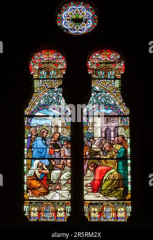 France, Meurthe et Moselle, Nancy, la basilique du Sacré-cœur de Nancy de style byzantin romain située rue de Laxou, vitrail du maître verrier Joseph Janin en 1905 appelé Jésus guérit un aveugle né Banque D'Images