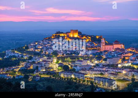 Portugal, région de l'Alentejo, Castelo de vide, village perché dominé par son château médiéval Banque D'Images