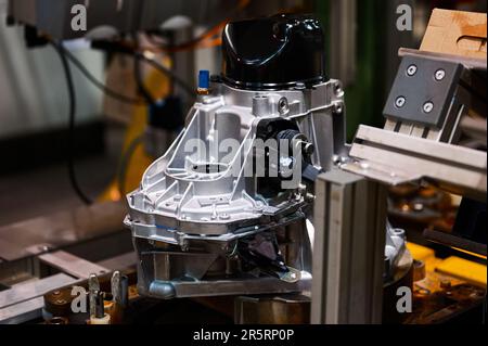 Boîte de vitesses du moteur à combustion interne de la voiture sur banc d'essai Banque D'Images