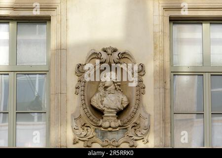 France, Meurthe et Moselle, Nancy, buste dans une niche du duc Léopold le Premier sur la façade de l'ancienne maison du conseiller du duc, J.B.Hanus sculpte en 1706 aujourd'hui un immeuble d'appartements situé rue Saint Dizier Banque D'Images