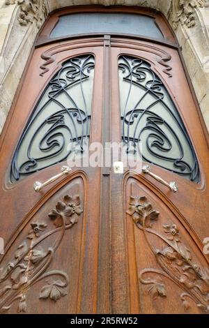 France, Meurthe et Moselle, Nancy, porte de style Art Nouveau de l'immeuble Kempf construit entre 1903 et 1904 par les architectes Félicien Cesar et son fils Fernand Cesar pour Nicolas Kempf, marchand de bière situé sur le cours Leopold Banque D'Images